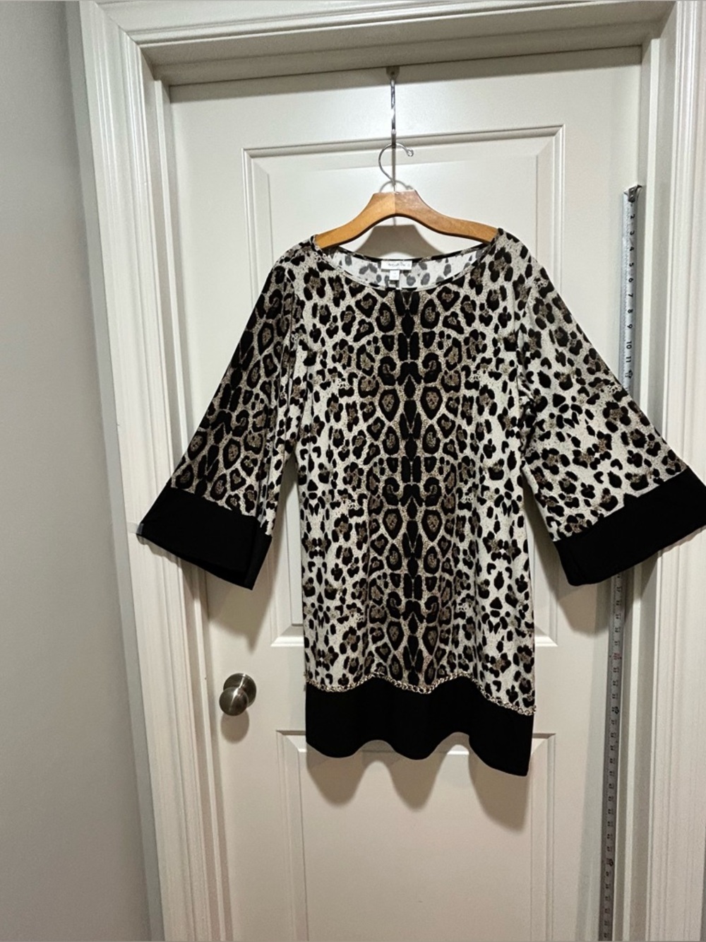 Dressbarn Leopard-Print Midi Dress with Black Trim & chain. Size 14. Like New.